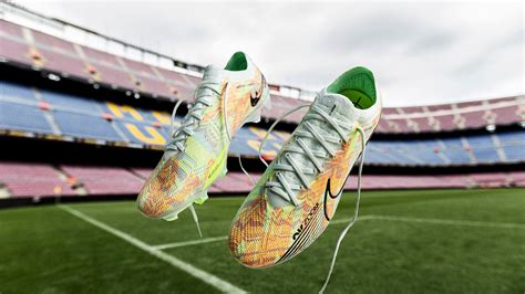 nike nieuwe collectie voetbalschoenen|nike indoor voetbalschoenen.